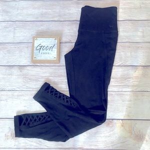 ❤️🌞Pink Yoga legging Small crisscross accent NWT